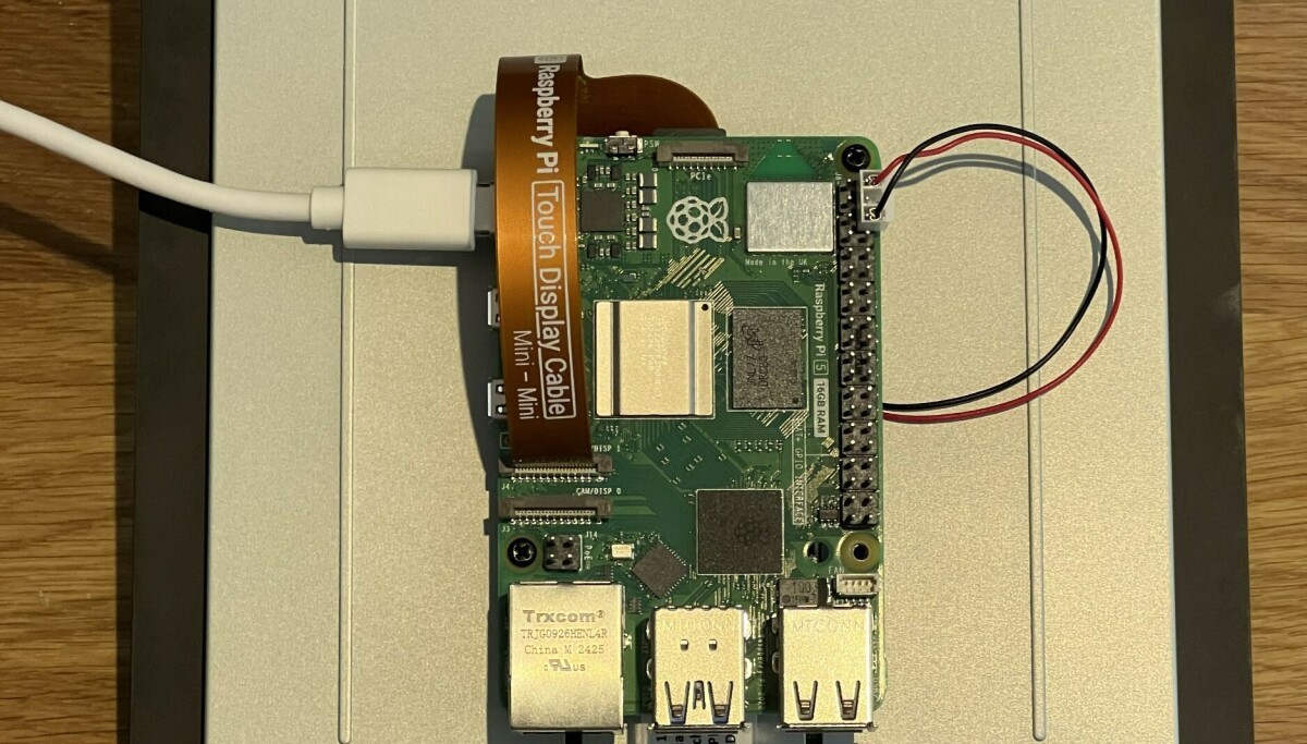 Raspberry Pi goes large with 10.1-inch Touch Display 2