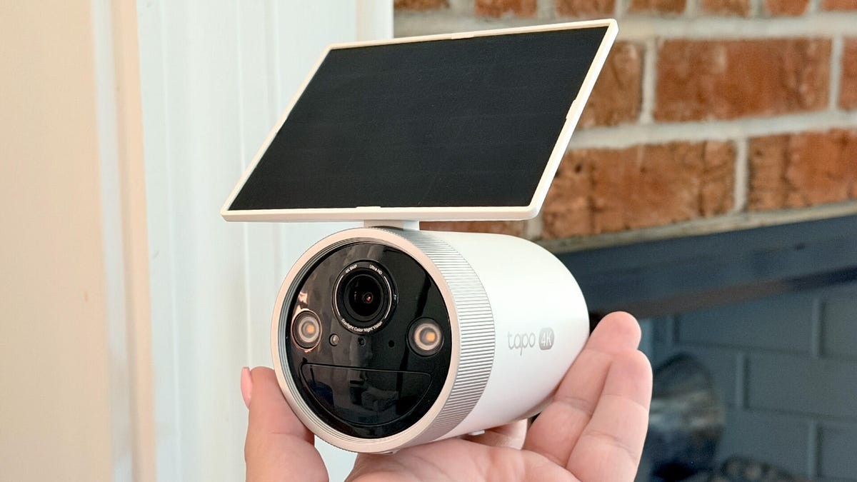 I set up a solar panel security camera in my yard - and the image quality beat my Ring