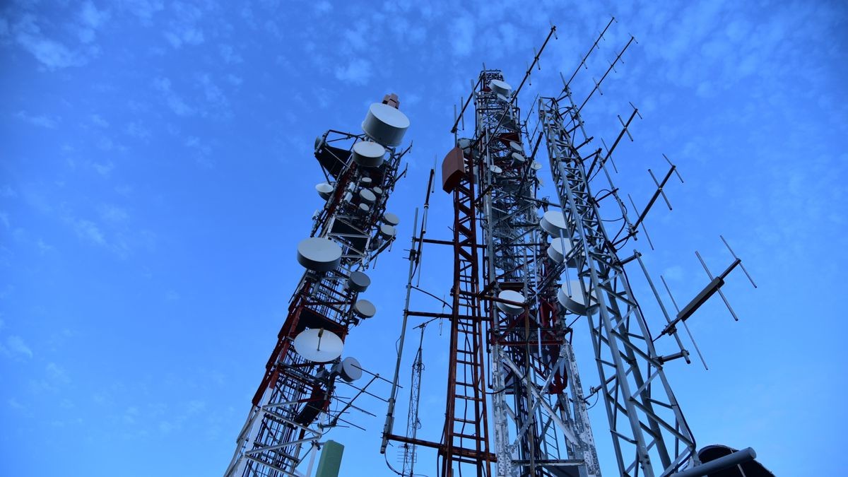 Vodafone is testing an AI robotic mast, but the future belongs to adjustable internal antenna components