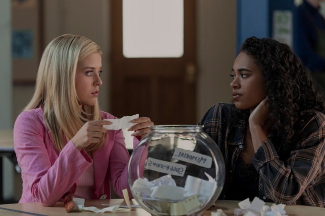 How ‘Legally Blonde’ Prequel ‘Elle’ Transported Its World to 1995 Grunge-Era Seattle
