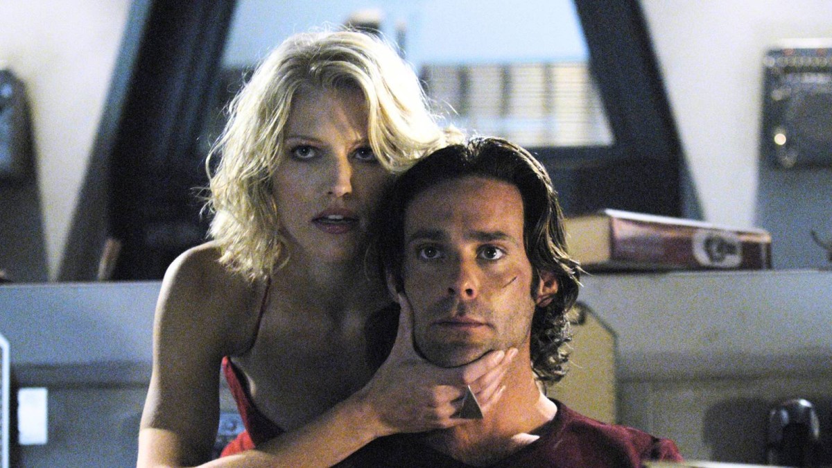 Syfy's 10/10 Space Opera Remake Is So Good, We Forgave It For Totally Ignoring Canon
