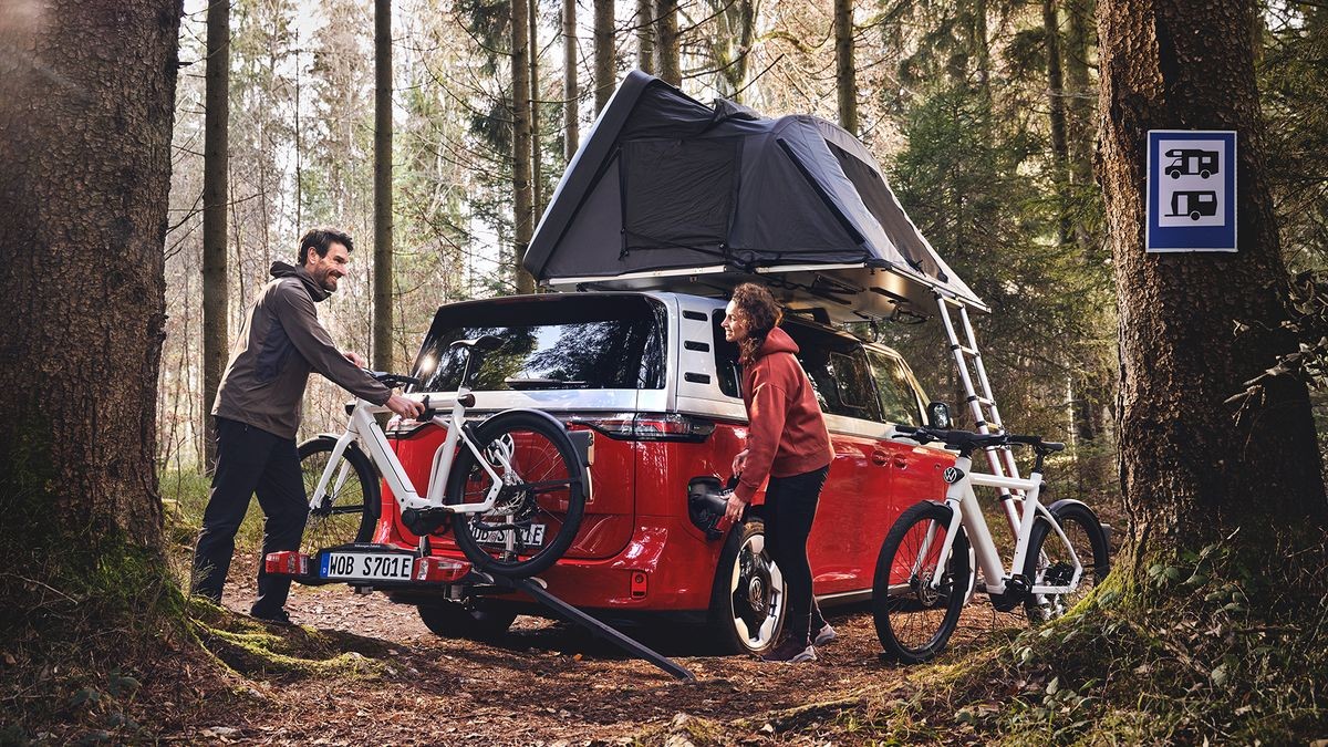 Volkswagen unveils its innovative eBike with the world's first integrated rear-view camera and smart glasses