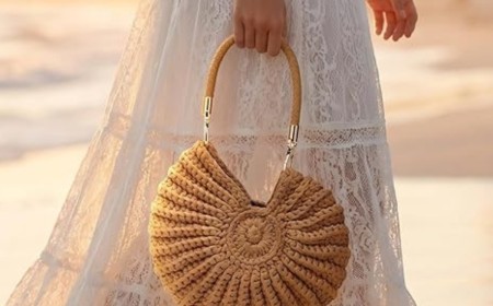 Amazon’s Viral $30 Shell Handbag Is Fit for a Mermaid