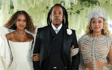 Beyonce and daughter Blue Ivy make surprise appearance at Jay-Z concert