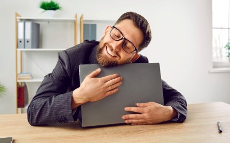 Microsoft emails Windows 10 holdouts: Fine, keep your old PC another year