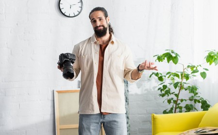 Photographer Loses Five-Figure Job After Bargain-Basement Memory Cards Fail on Set (Satire)