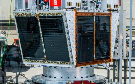 Mirrors in Space? The FCC Just Approved a Sun-Reflecting Satellite, and Astronomers Are Worried