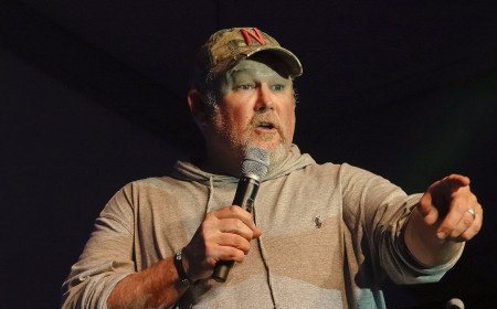 Larry the Cable Guy reveals why he doesn't 'worry' about performing stand-up comedy in 'woke' America