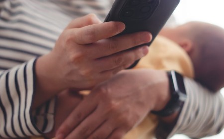 New Study Says Parents’ Phone Use Might Be Giving Kids Attachment Issues Later On