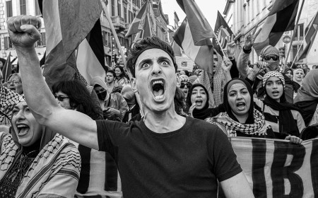 We Need Street Photography Now More Than Ever