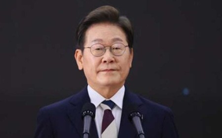 South Korea’s President Lee hosts US tech summit, signals massive AI and semiconductor push