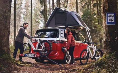 Volkswagen unveils its innovative eBike with the world's first integrated rear-view camera and smart glasses