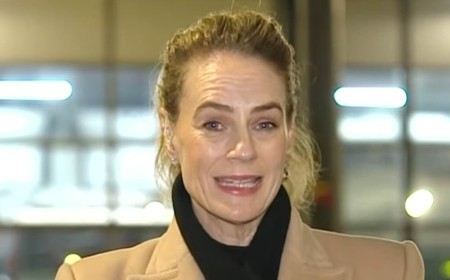 Thieves attempt to steal Today show reporter Christine Ahern's camera gear during live cross in Melbourne