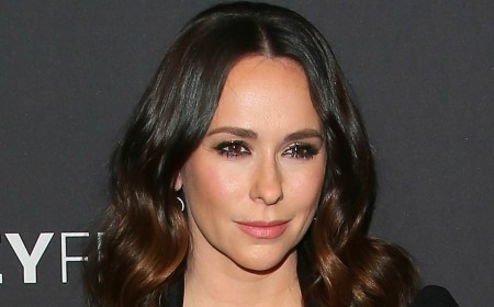Jennifer Love Hewitt, 47, doesn't look like this anymore as she shows off bold new transformation