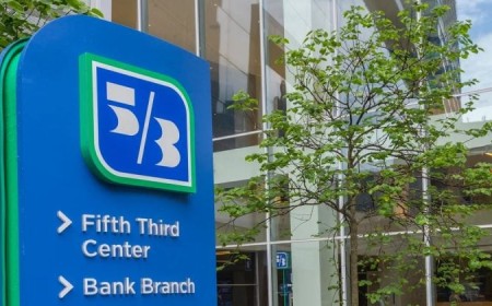 Fifth Third launches AI-powered mobile app interface, quietly builds crypto working group