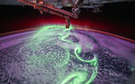 Astronaut Captures Dazzling Aurora Dancing Above Earth