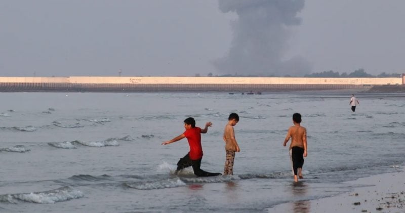 Iran, Oman negotiate Hormuz deal as Trump seeks credit without involvement