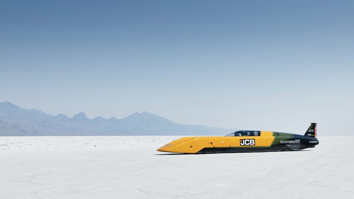 Two hydrogen-burning engines powered this car to a new land speed record