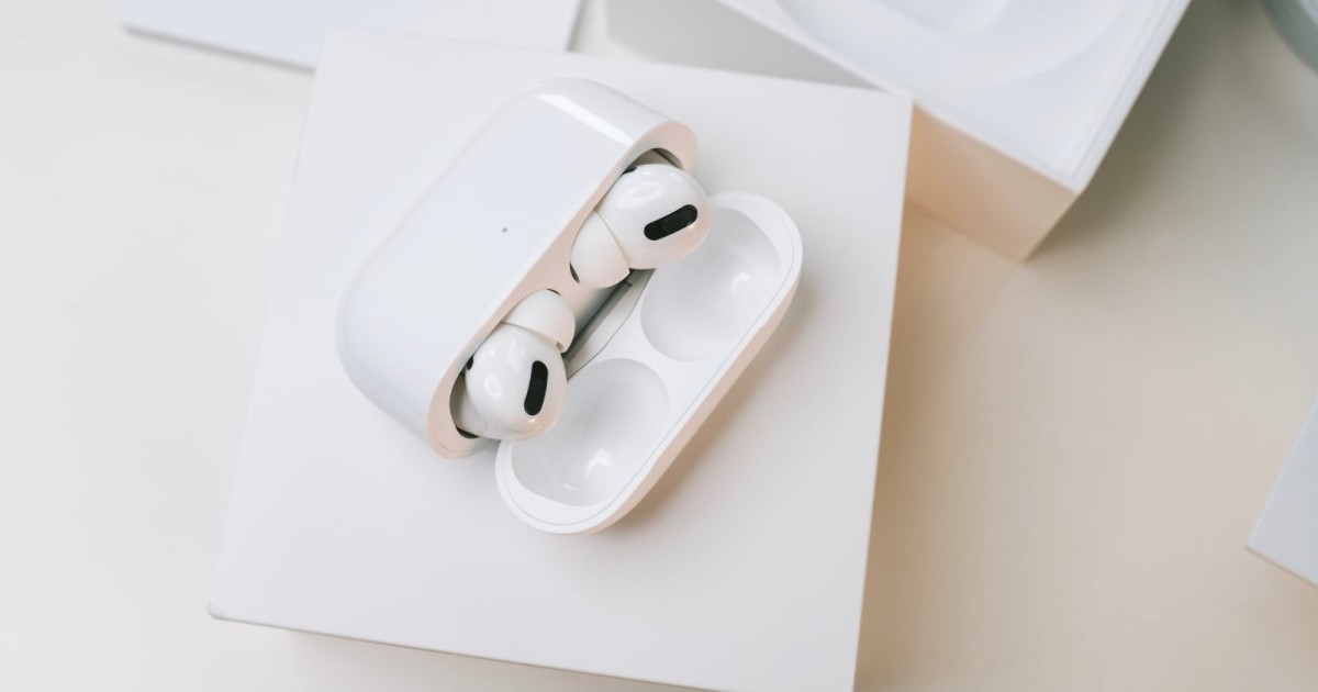 AirPods With Cameras Could Be Released This Year