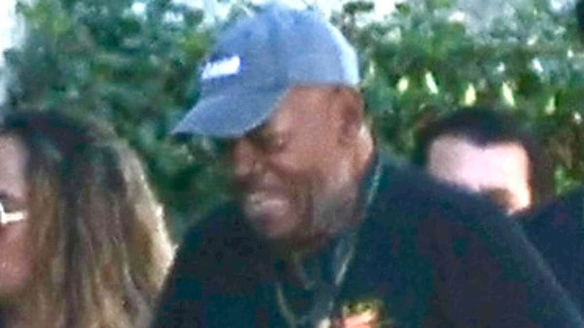 Beloved 90s sitcom star who worked with Bruce Willis steps out in LA at 74... can you guess who?