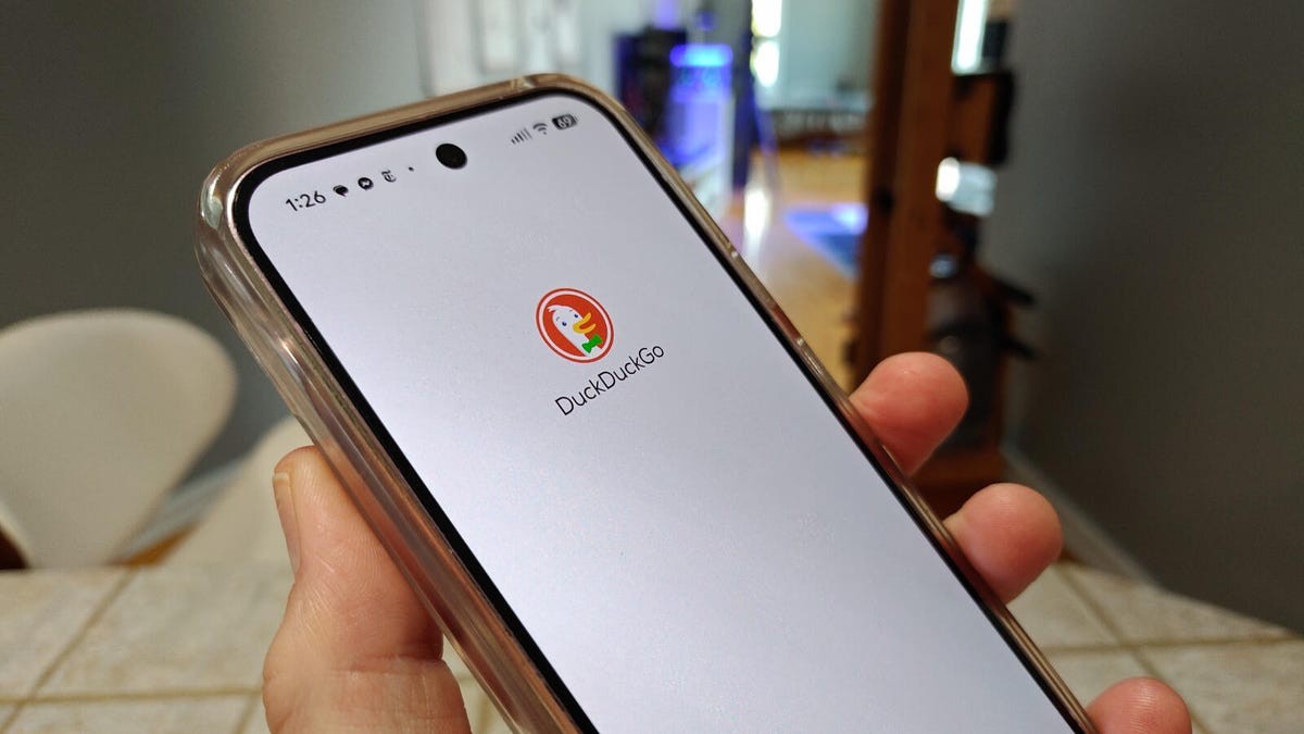 DuckDuckGo's new iPhone feature is a privacy win - I recommend getting it now