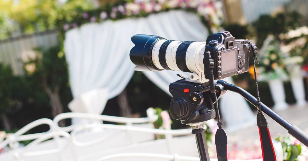 Wedding Photographer Accuses Second Shooter of Goofing Off and Causing a Scene