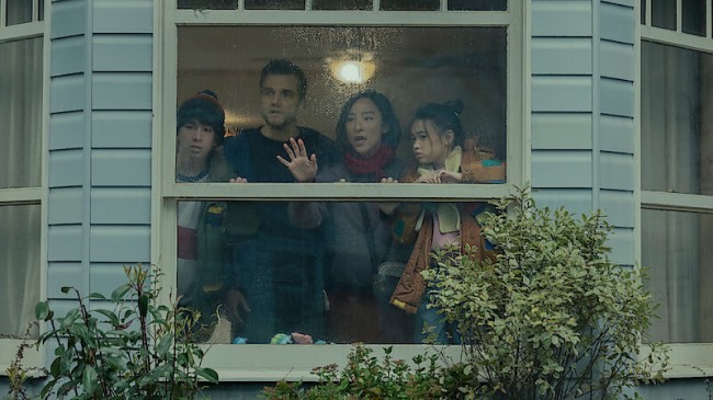 ‘The Last House’ Review: Wagner Moura and Greta Lee Are Locked Inside by the Rain in Ridiculous Netflix Thriller
