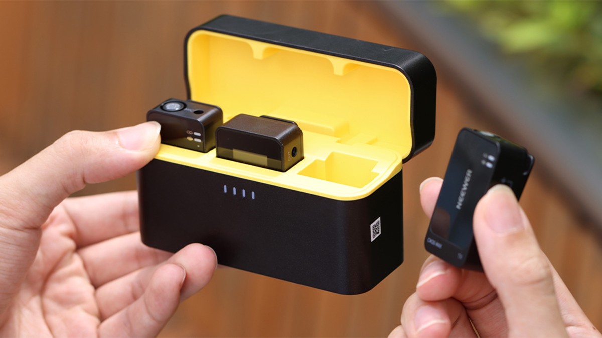 This wireless lav kit packs some serious specs for the price