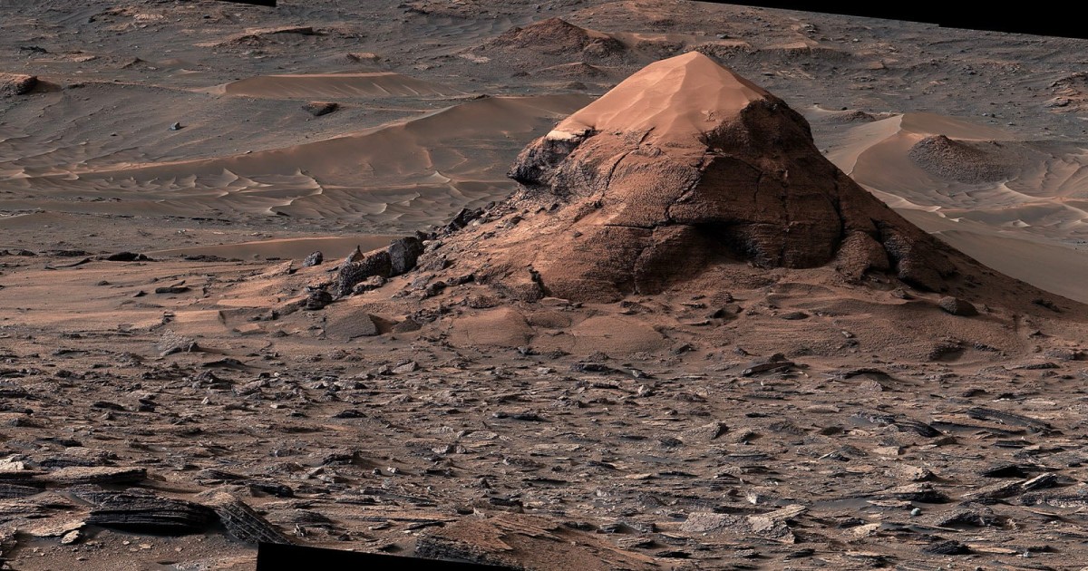 Amazing High-Res Photo Shows a Butte Rising From Mars