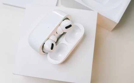 AirPods With Cameras Could Be Released This Year