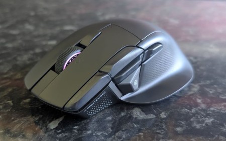 The Corsair Nightsword V2 Wireless should feel like an upgrade, but I'm quite upset to see that it's lost a key selling feature of the original model
