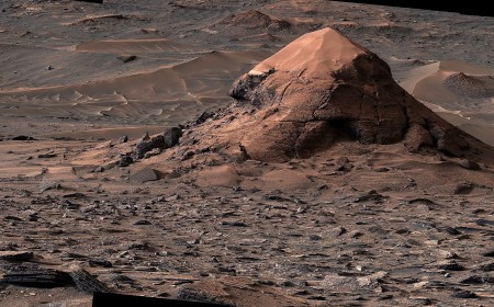 Amazing High-Res Photo Shows a Butte Rising From Mars