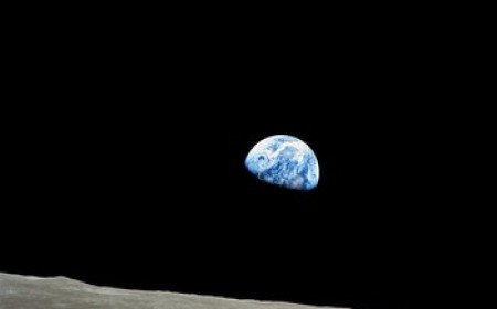 How an Unplanned Photo Became Legendary: 'Earthrise' Was Almost Never Taken