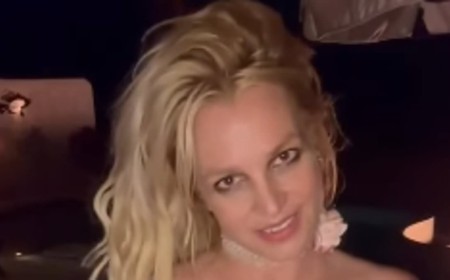 Britney Spears reveals she underwent BOTCHED Botox procedure that left her eye droopy for weeks: 'Be careful with your bodies'