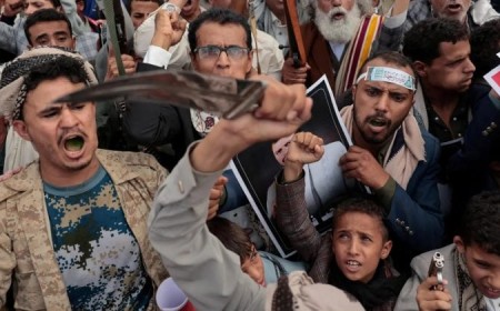 Houthis launch missile, drone attacks on Al-Makha military sites