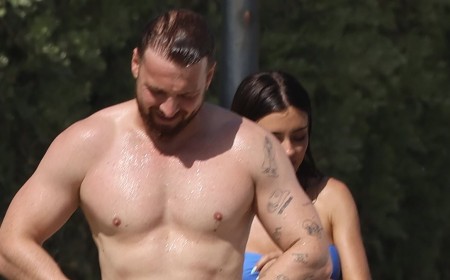 Sam Thompson shows off his buff physique as he joins bikini-clad girlfriend Talitha Balinska as they enjoy watersports on beach in Marbella