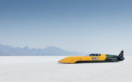 Two hydrogen-burning engines powered this car to a new land speed record