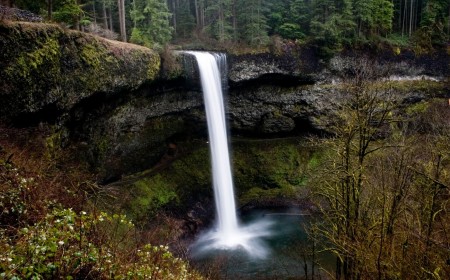 Tourist Falls to Death While Posing for Photo Shoot at 177-Foot Waterfall