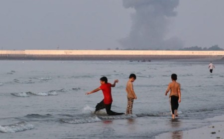 Iran, Oman negotiate Hormuz deal as Trump seeks credit without involvement
