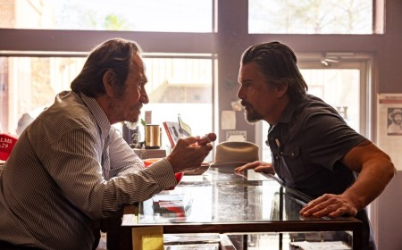 ‘The Lowdown’ Gets Season 2 Release Date At FX; First Photos Of Tommy Lee Jones & Betty Gilpin