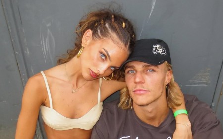 Influencer caught editing vape from couple's holiday photo as she continues her romance with very wealthy Eastern Suburbs nepo baby