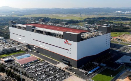 SK hynix will pay staff $50,000 apiece according to a tentative agreement with disgruntled workers — $1.79 billion potential profit pool will be split between cash and stock grants