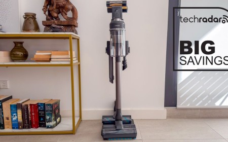 I just gave this stick vacuum 5 stars and now it's half off — get the Samsung Jet 95S for just AU$399