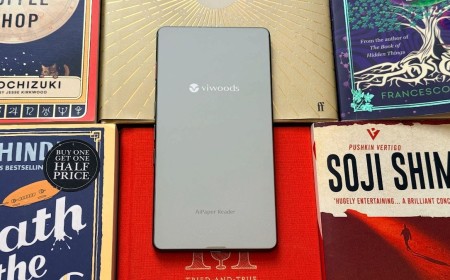 I spent 6 months with this pocket Android ereader — and it got me into books again, but didn’t break my smartphone addiction