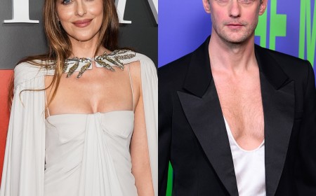 See Dakota Johnson, Alexander Skarsgård in Steamy Makeout Scene