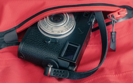 This Tiny 28mm Lens Turns Your Leica Into a Pocket Camera