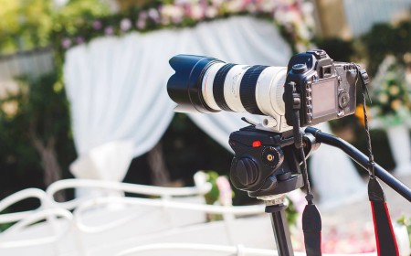 Wedding Photographer Accuses Second Shooter of Goofing Off and Causing a Scene