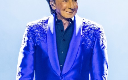 Barry Manilow Cancels Show Minutes Before Start Amid Cancer Recovery
