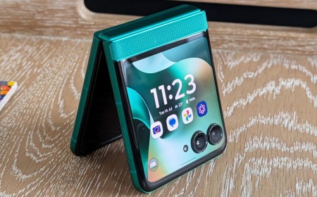 I spent two weeks with the Motorola Razr 2026, and while it's still the best mid-range flip phone, it left me wanting more
