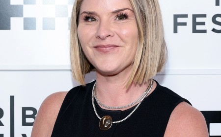 Jenna Bush Hager Shares Multigenerational Family Photo With Mom Laura